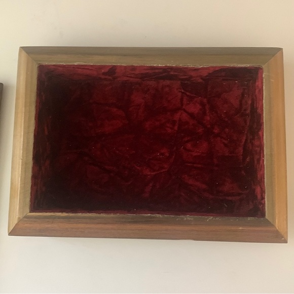 Gorgeous Marquetry Wood box with Red Velvet lining. MCM Pyramid style top - Picture 11 of 14